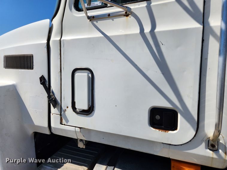 image for item JB9453 1998 Mack CH613  semi truck