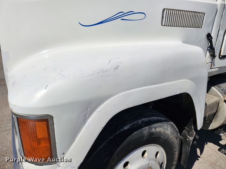 image for item JB9453 1998 Mack CH613  semi truck