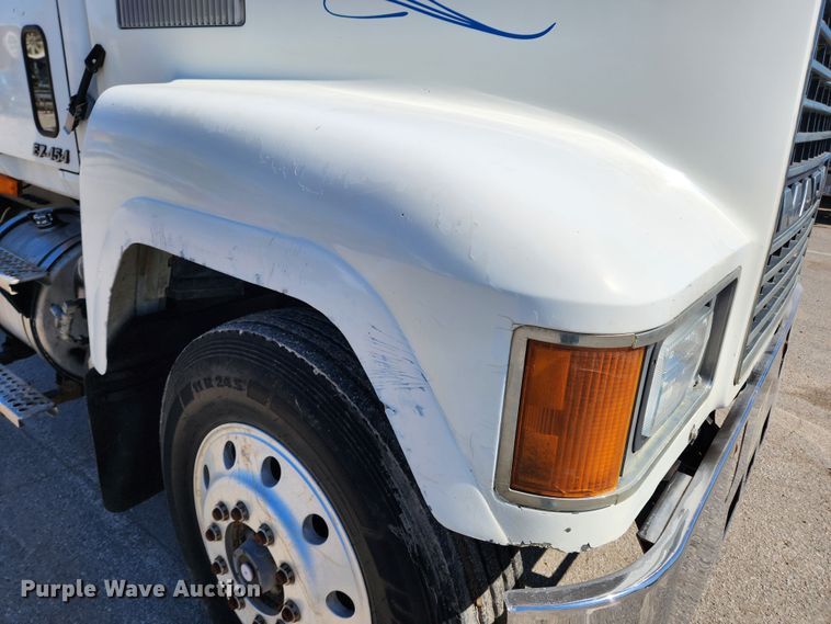 image for item JB9453 1998 Mack CH613  semi truck