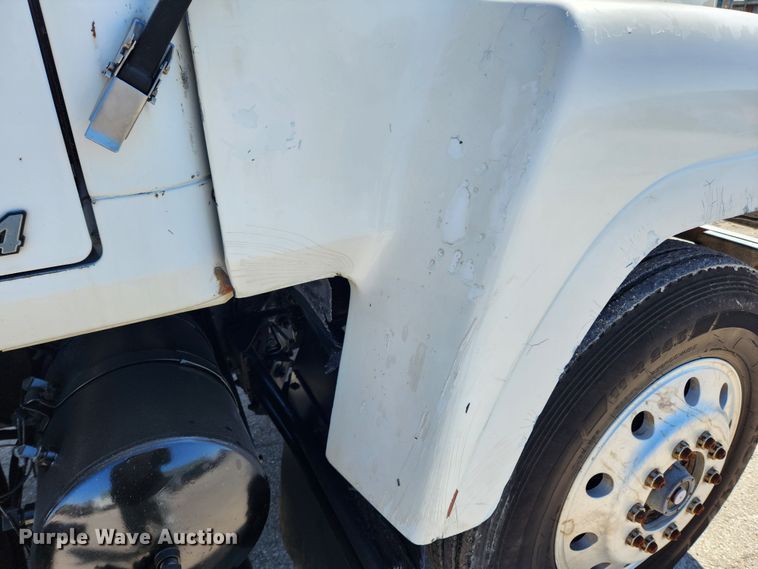 image for item JB9453 1998 Mack CH613  semi truck