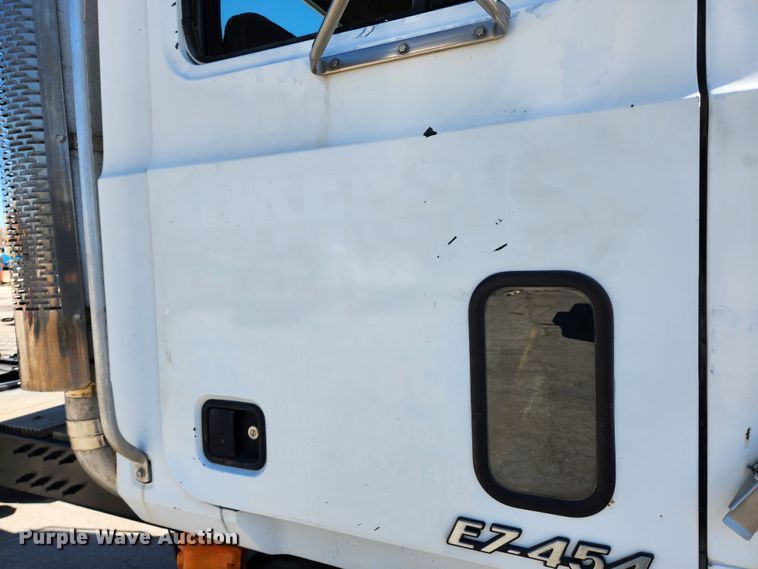 image for item JB9453 1998 Mack CH613  semi truck