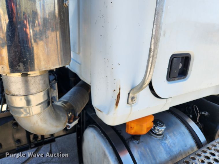 image for item JB9453 1998 Mack CH613  semi truck