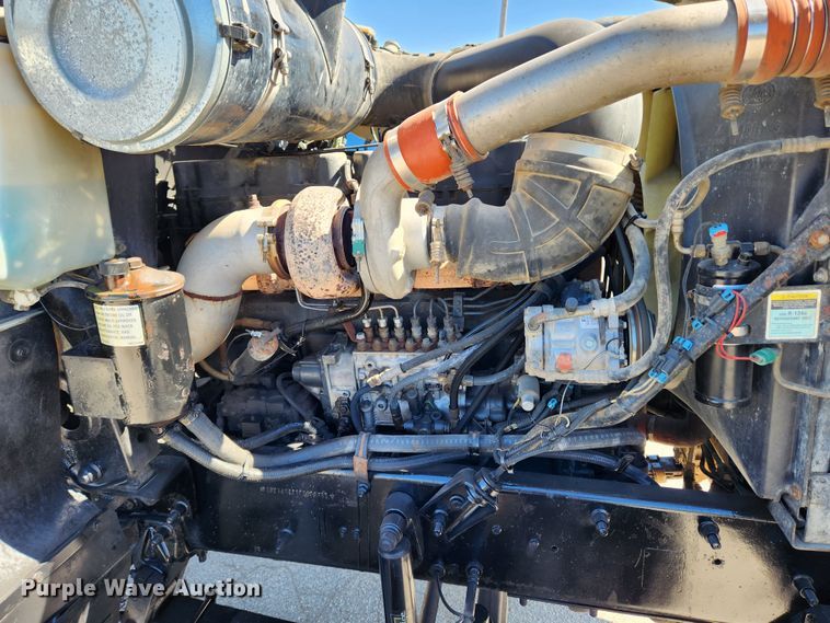 image for item JB9453 1998 Mack CH613  semi truck