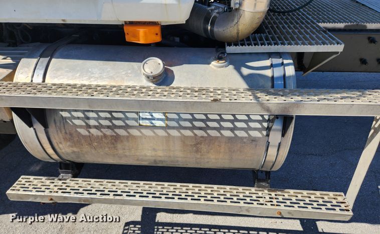 image for item JB9453 1998 Mack CH613  semi truck