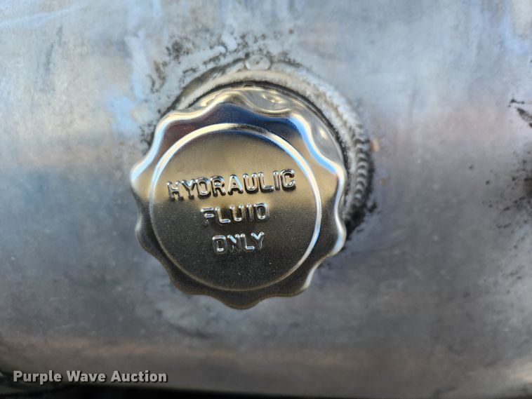 image for item JB9453 1998 Mack CH613  semi truck