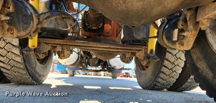 image for item JB9453 1998 Mack CH613  semi truck