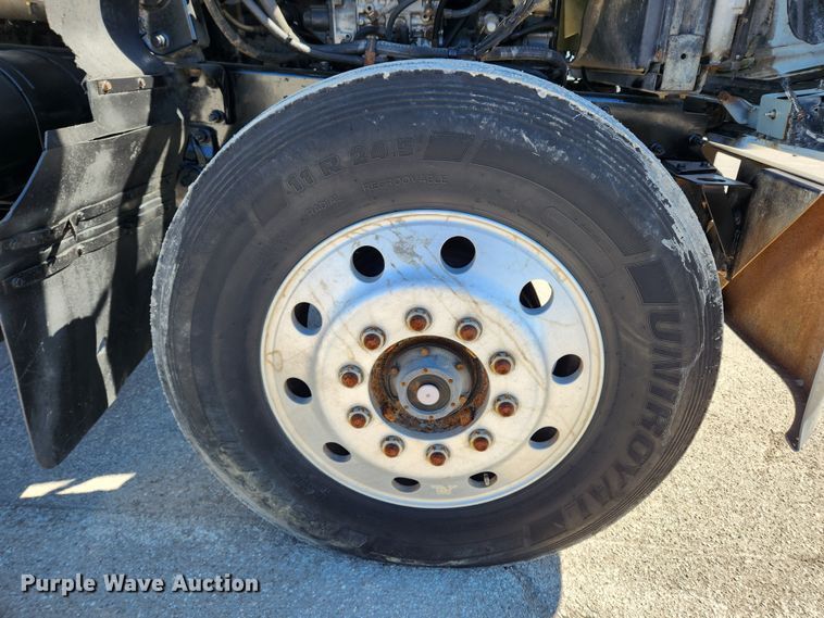 image for item JB9453 1998 Mack CH613  semi truck