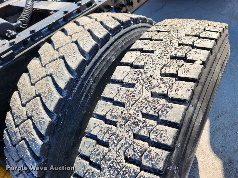 image for item JB9453 1998 Mack CH613  semi truck