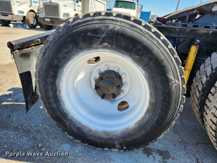 image for item JB9453 1998 Mack CH613  semi truck