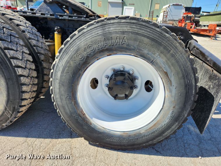 image for item JB9453 1998 Mack CH613  semi truck