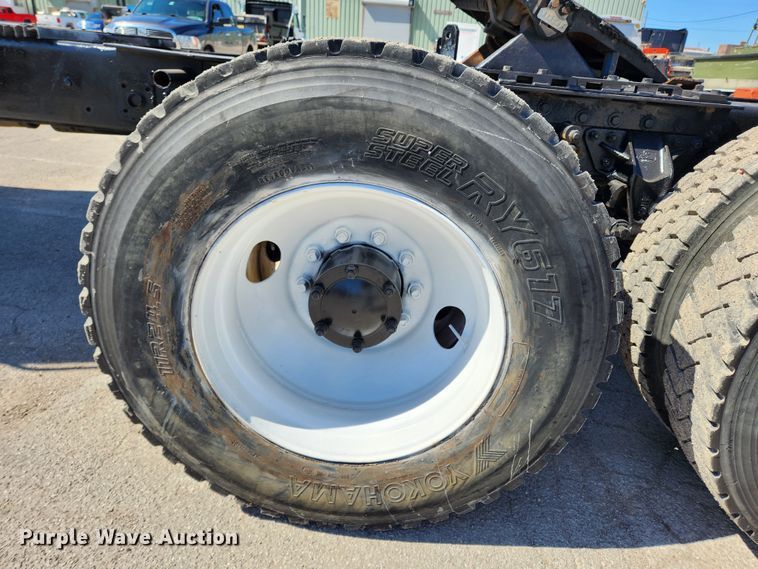 image for item JB9453 1998 Mack CH613  semi truck