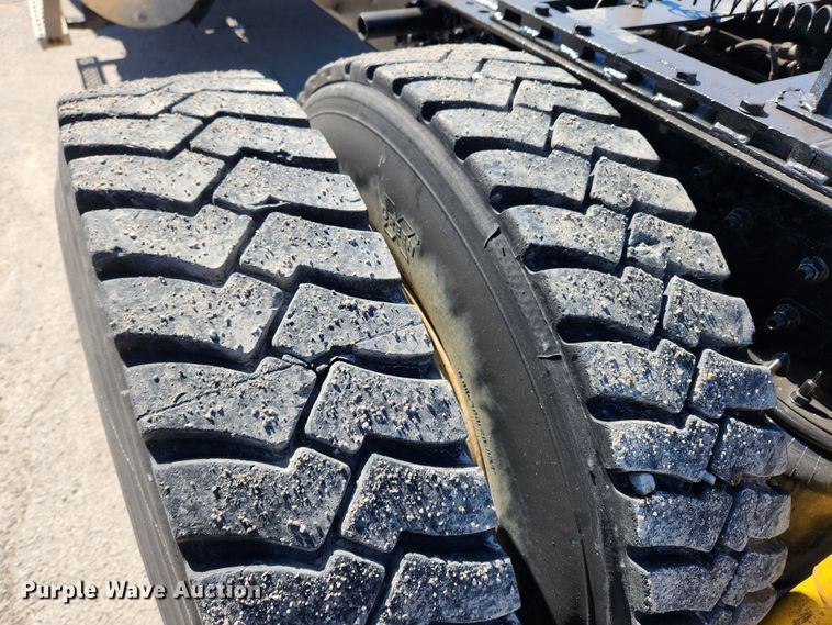 image for item JB9453 1998 Mack CH613  semi truck