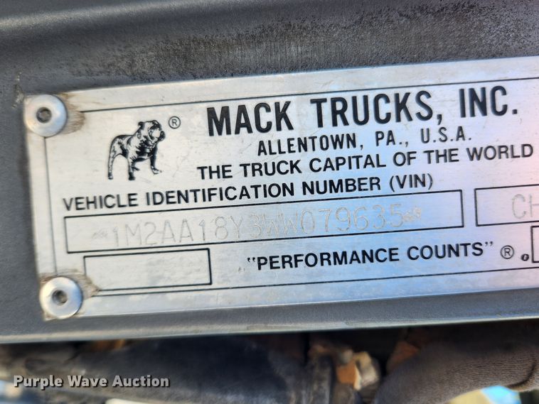 image for item JB9453 1998 Mack CH613  semi truck