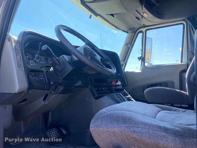 image for item KB9533 2012 International ProStar Plus 122  semi truck