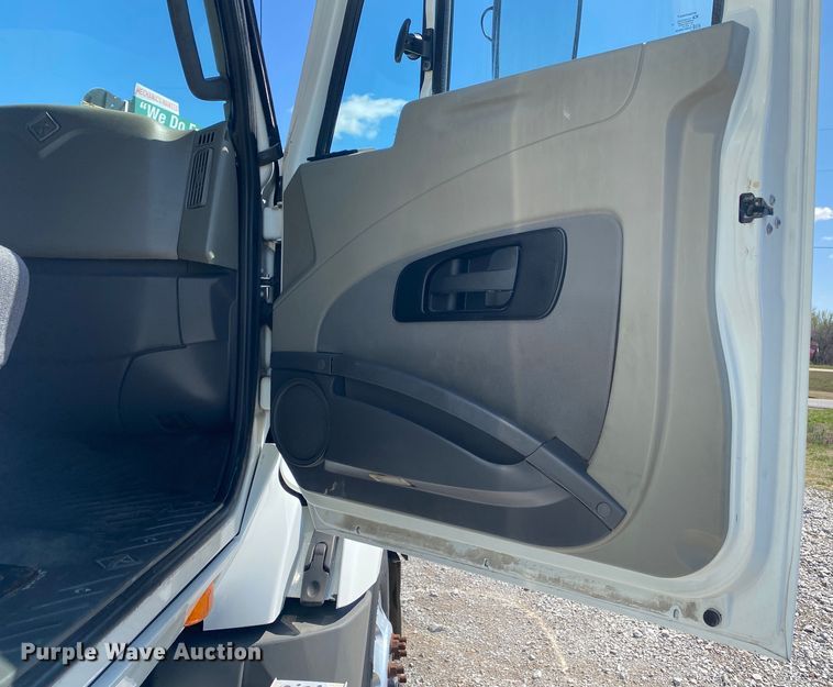 image for item KB9533 2012 International ProStar Plus 122  semi truck