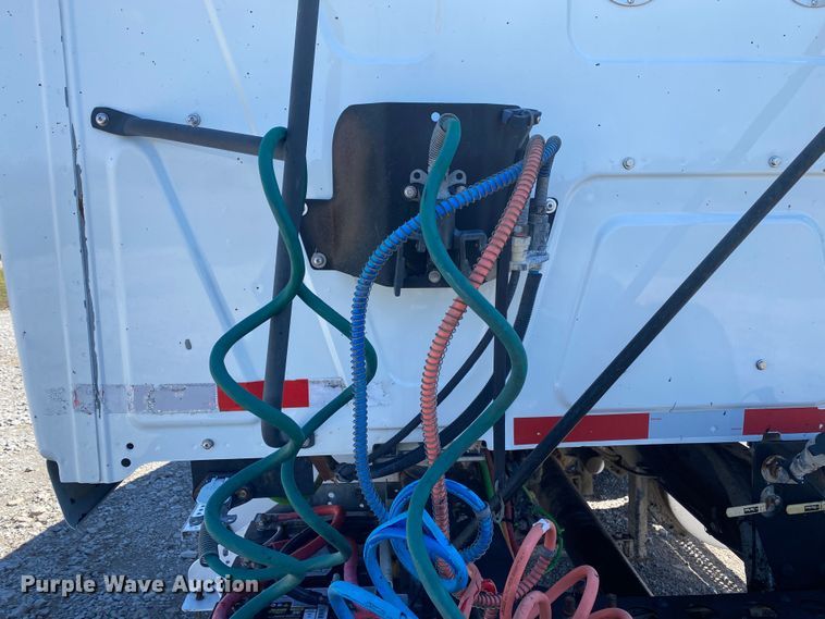 image for item KB9533 2012 International ProStar Plus 122  semi truck