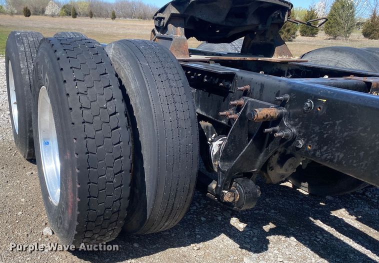 image for item KB9533 2012 International ProStar Plus 122  semi truck