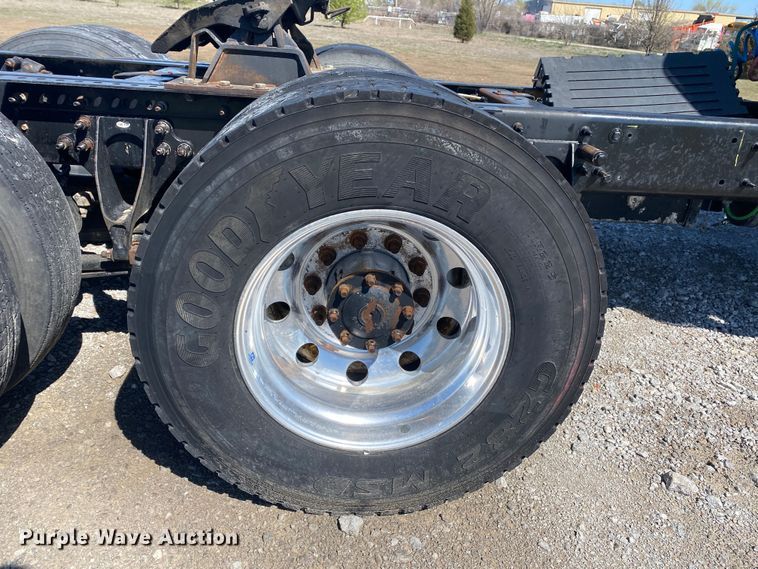 image for item KB9533 2012 International ProStar Plus 122  semi truck