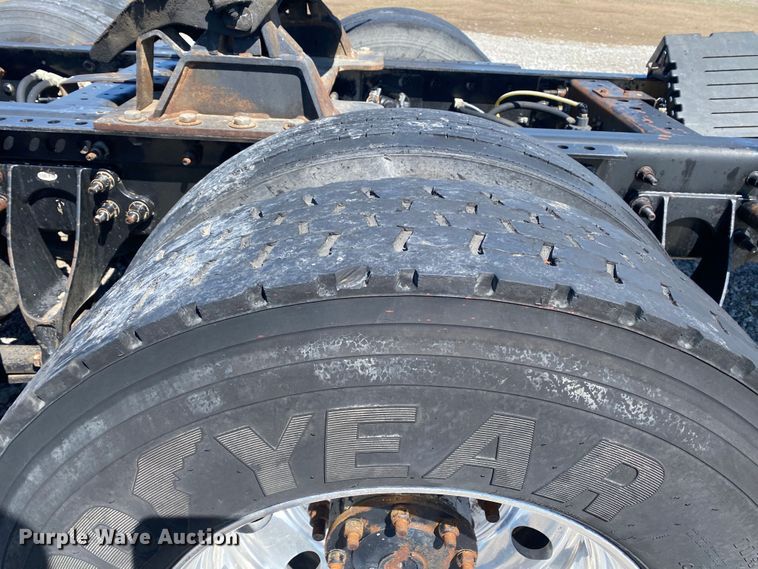 image for item KB9533 2012 International ProStar Plus 122  semi truck