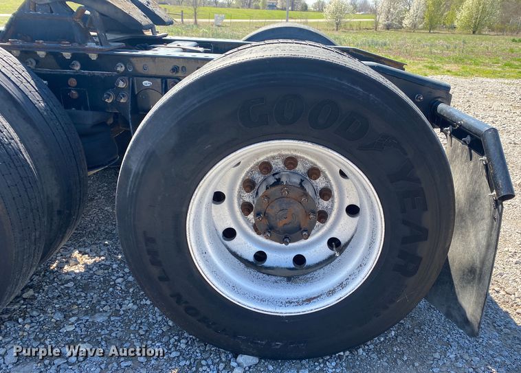 image for item KB9533 2012 International ProStar Plus 122  semi truck