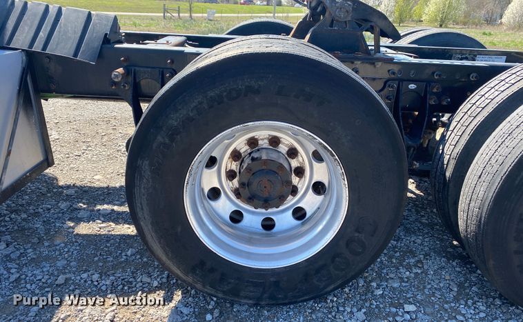 image for item KB9533 2012 International ProStar Plus 122  semi truck