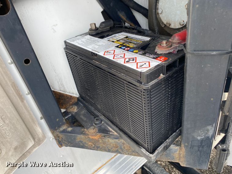 image for item KB9551 1999 Utility VS2R  refrigerated van trailer