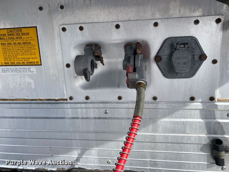 image for item KB9551 1999 Utility VS2R  refrigerated van trailer