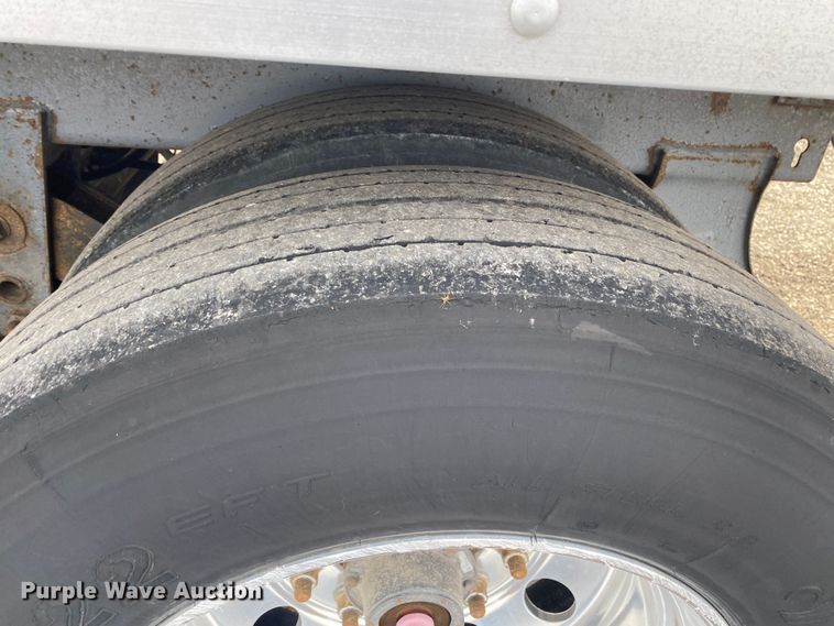 image for item KB9551 1999 Utility VS2R  refrigerated van trailer