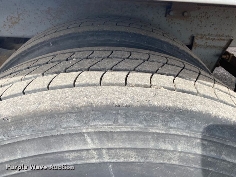 image for item KB9551 1999 Utility VS2R  refrigerated van trailer