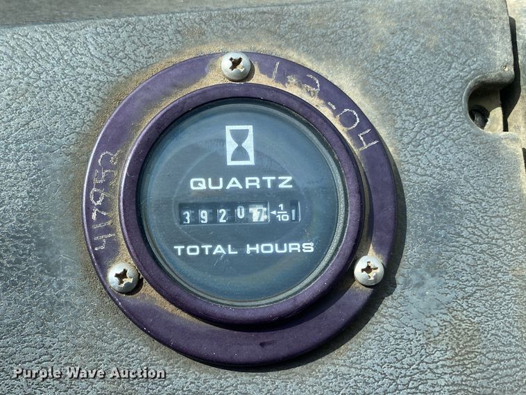 image for item KB9553 1987 Mack R688ST  semi truck