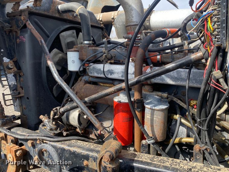 image for item KB9553 1987 Mack R688ST  semi truck