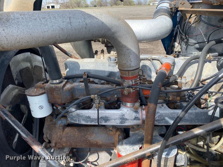 image for item KB9553 1987 Mack R688ST  semi truck