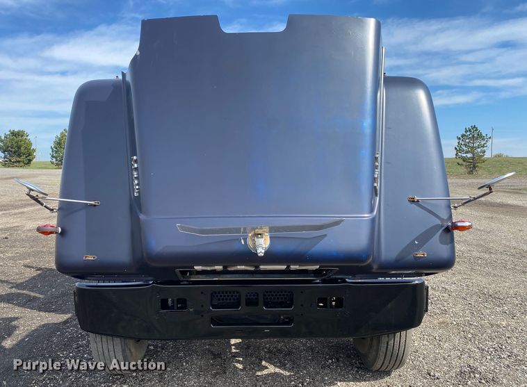 image for item KB9553 1987 Mack R688ST  semi truck