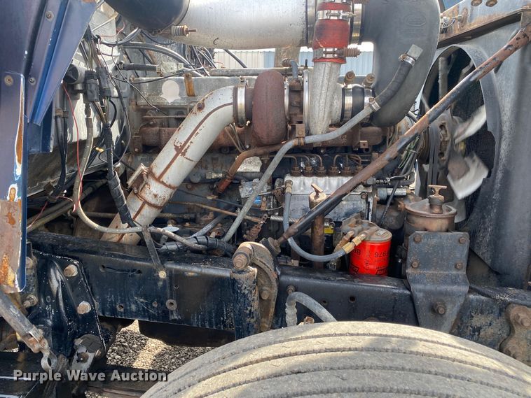 image for item KB9553 1987 Mack R688ST  semi truck