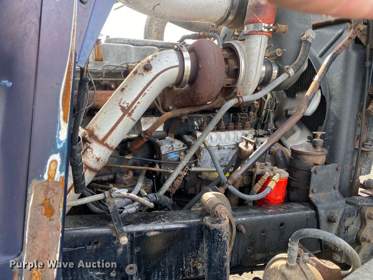 image for item KB9553 1987 Mack R688ST  semi truck