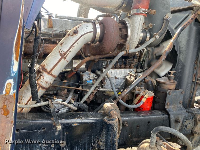 image for item KB9553 1987 Mack R688ST  semi truck