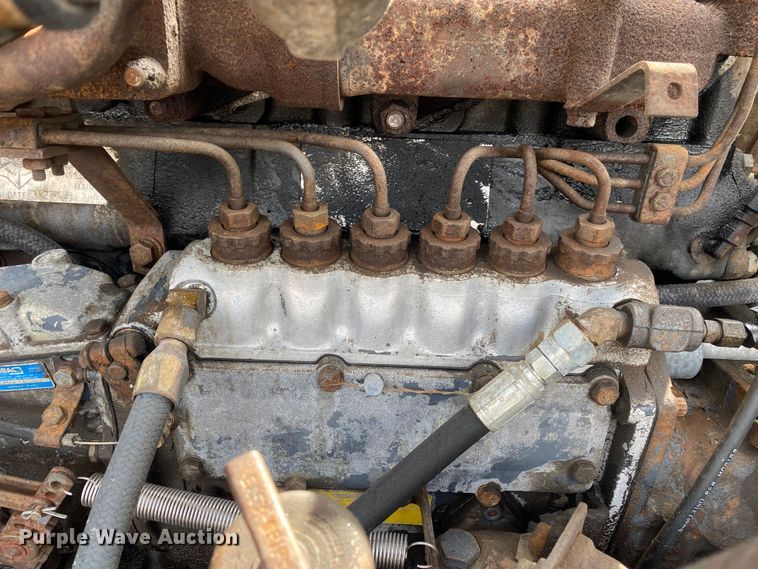 image for item KB9553 1987 Mack R688ST  semi truck