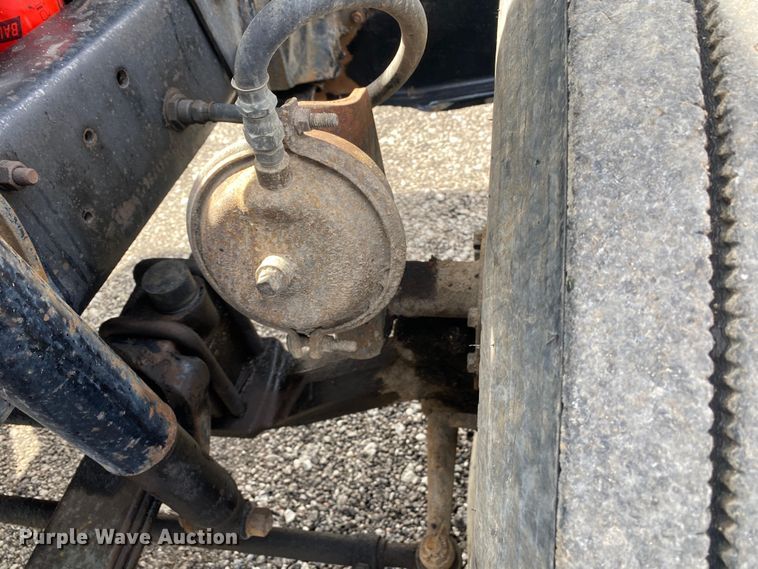 image for item KB9553 1987 Mack R688ST  semi truck