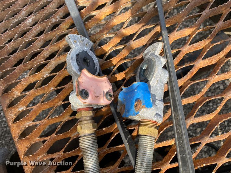 image for item KB9553 1987 Mack R688ST  semi truck