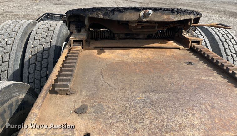 image for item KB9553 1987 Mack R688ST  semi truck