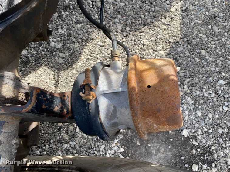 image for item KB9553 1987 Mack R688ST  semi truck