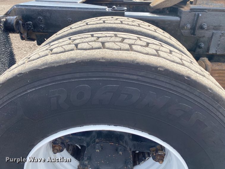 image for item KB9553 1987 Mack R688ST  semi truck