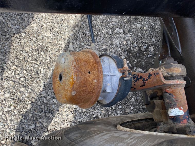 image for item KB9553 1987 Mack R688ST  semi truck