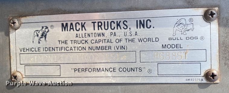 image for item KB9553 1987 Mack R688ST  semi truck