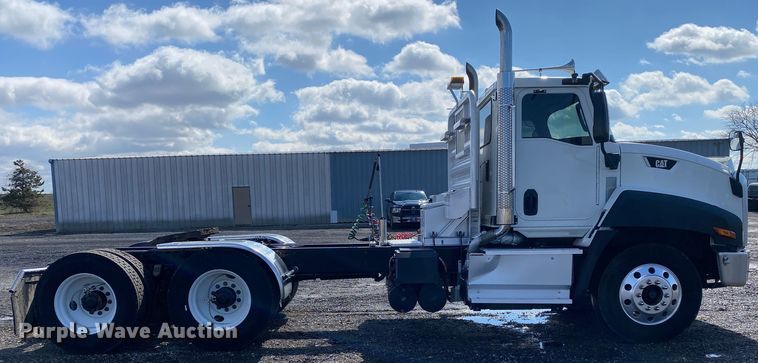 image for item KB9573 2016 Caterpillar CT660  semi truck