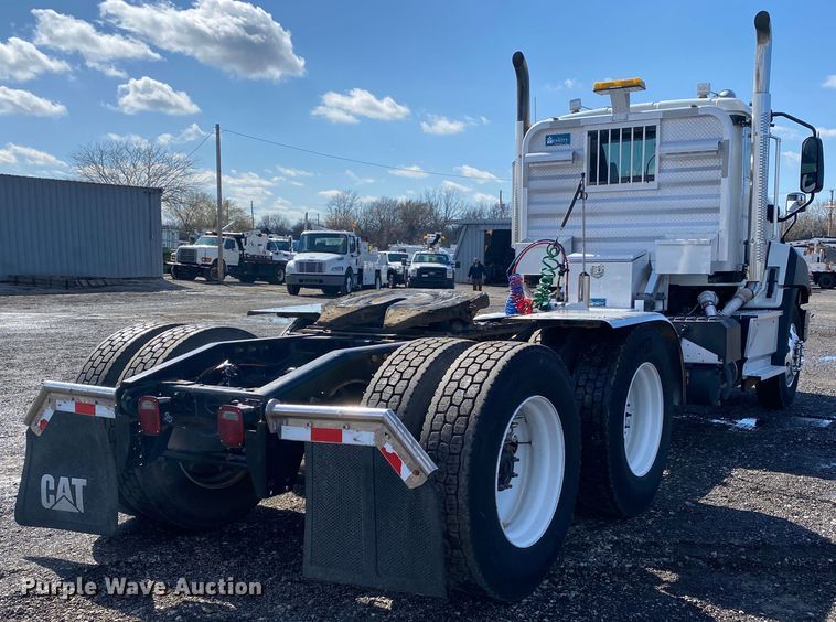 image for item KB9573 2016 Caterpillar CT660  semi truck