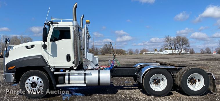 image for item KB9573 2016 Caterpillar CT660  semi truck