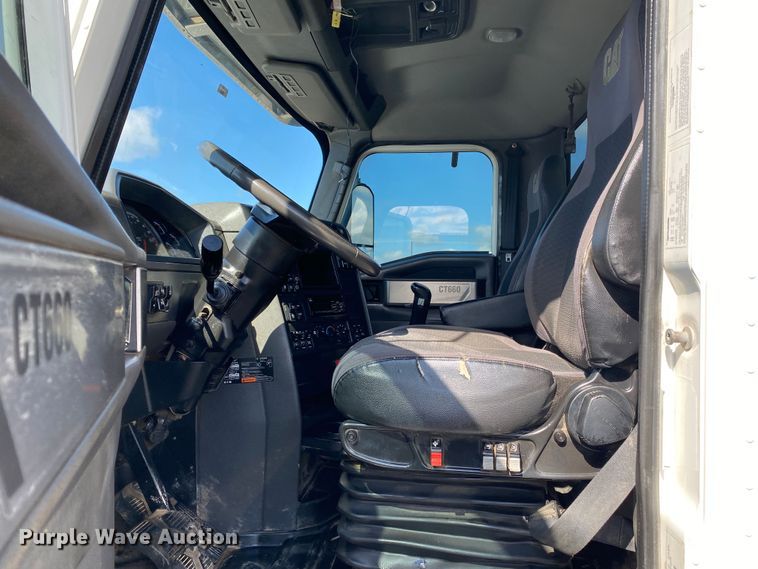 image for item KB9573 2016 Caterpillar CT660  semi truck