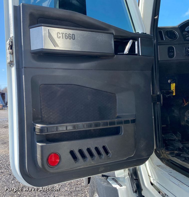 image for item KB9573 2016 Caterpillar CT660  semi truck