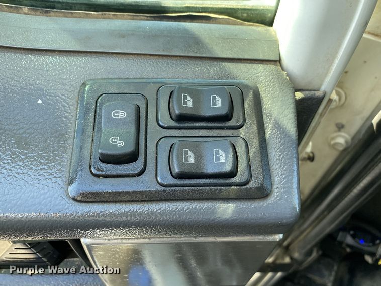 image for item KB9573 2016 Caterpillar CT660  semi truck